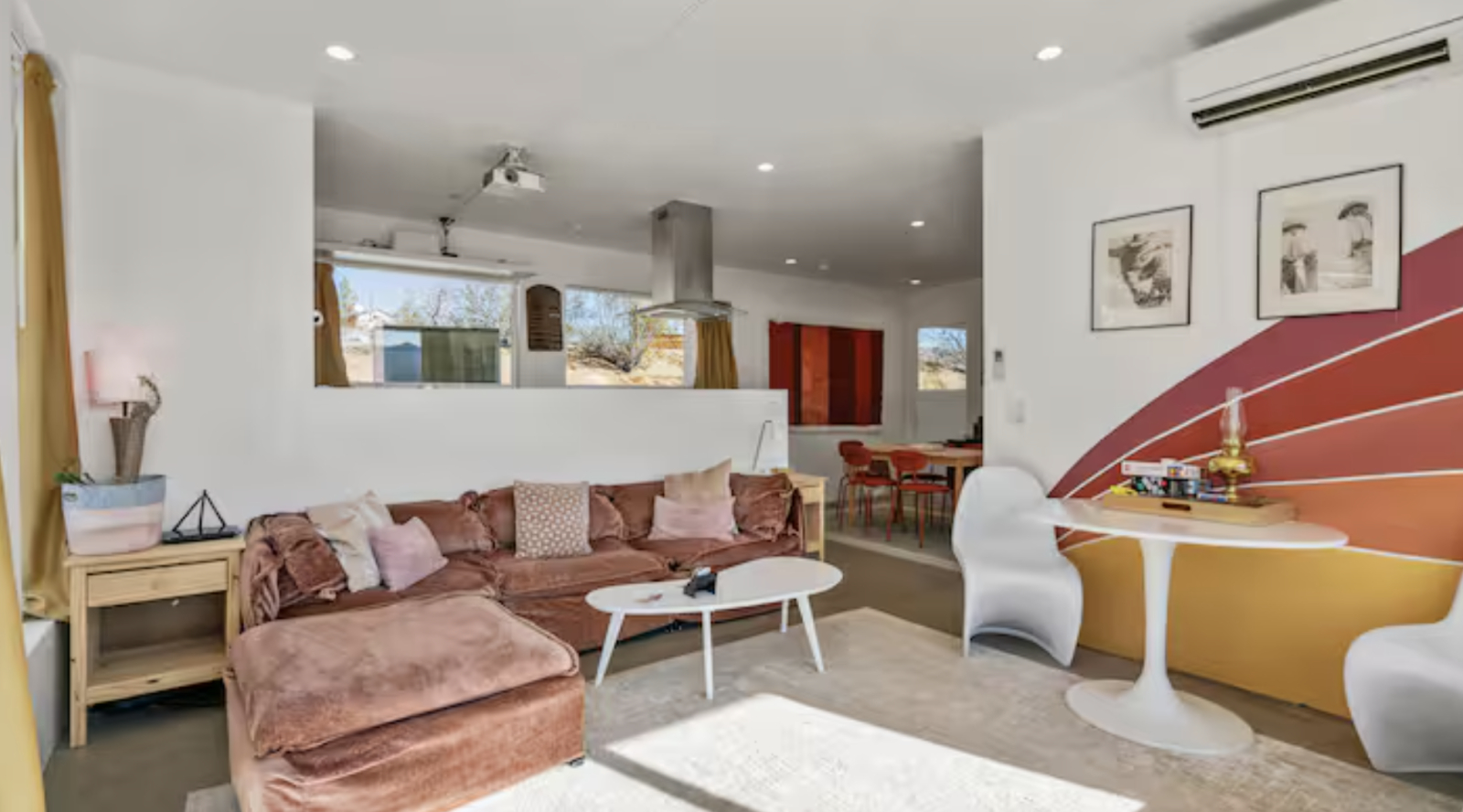 Incredible Funky house on the boulders right near Joshua Tree National Park!