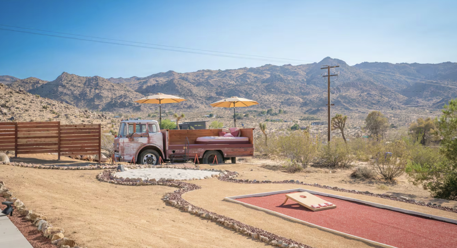 Incredible Funky house on the boulders right near Joshua Tree National Park!