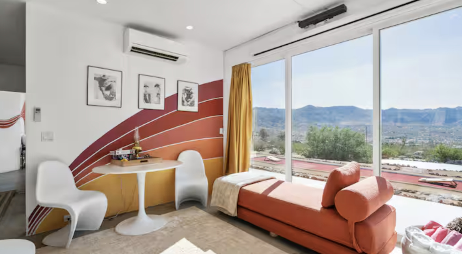 Incredible Funky house on the boulders right near Joshua Tree National Park!