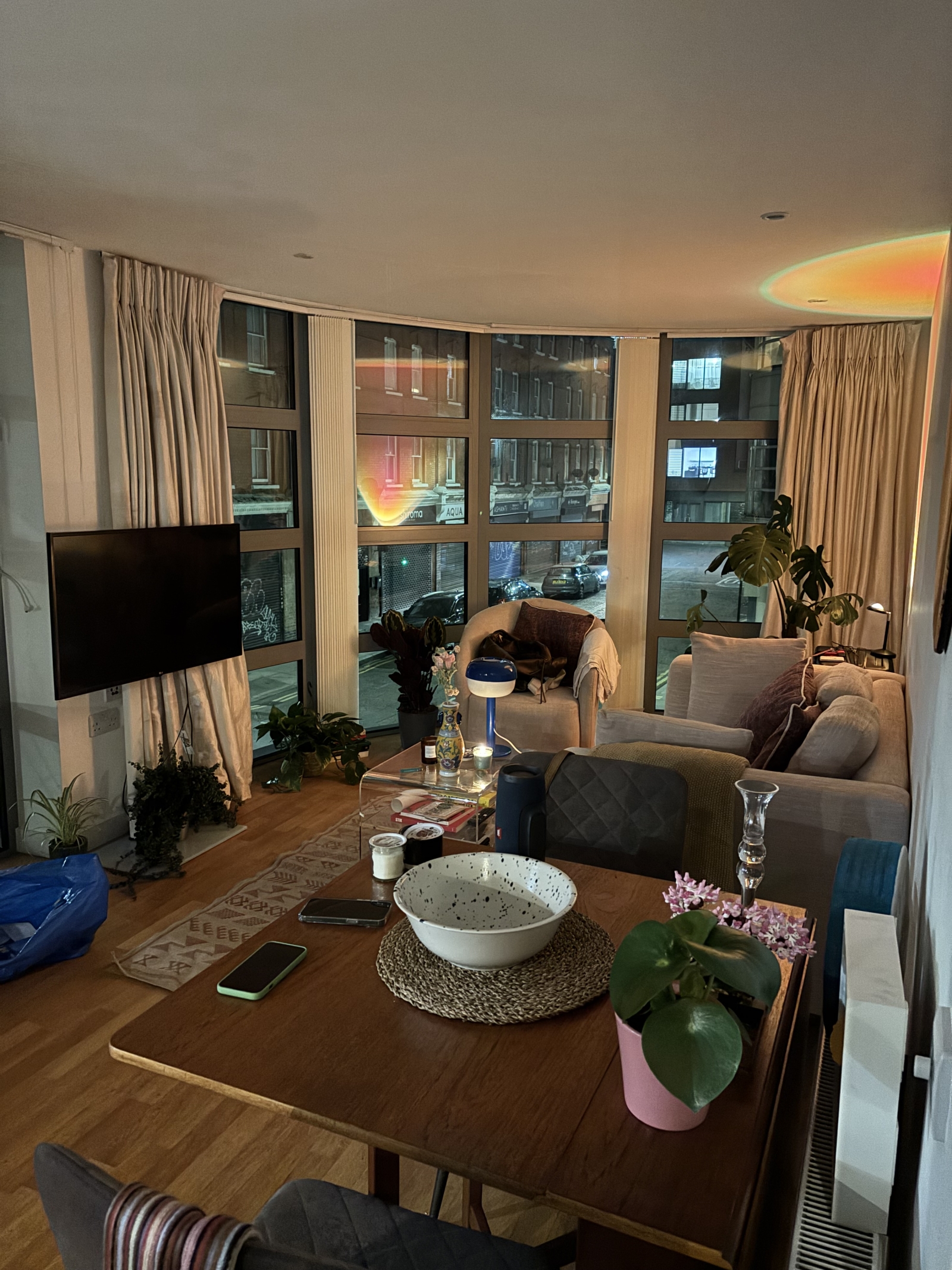 Central London apartment in convenient location with city views