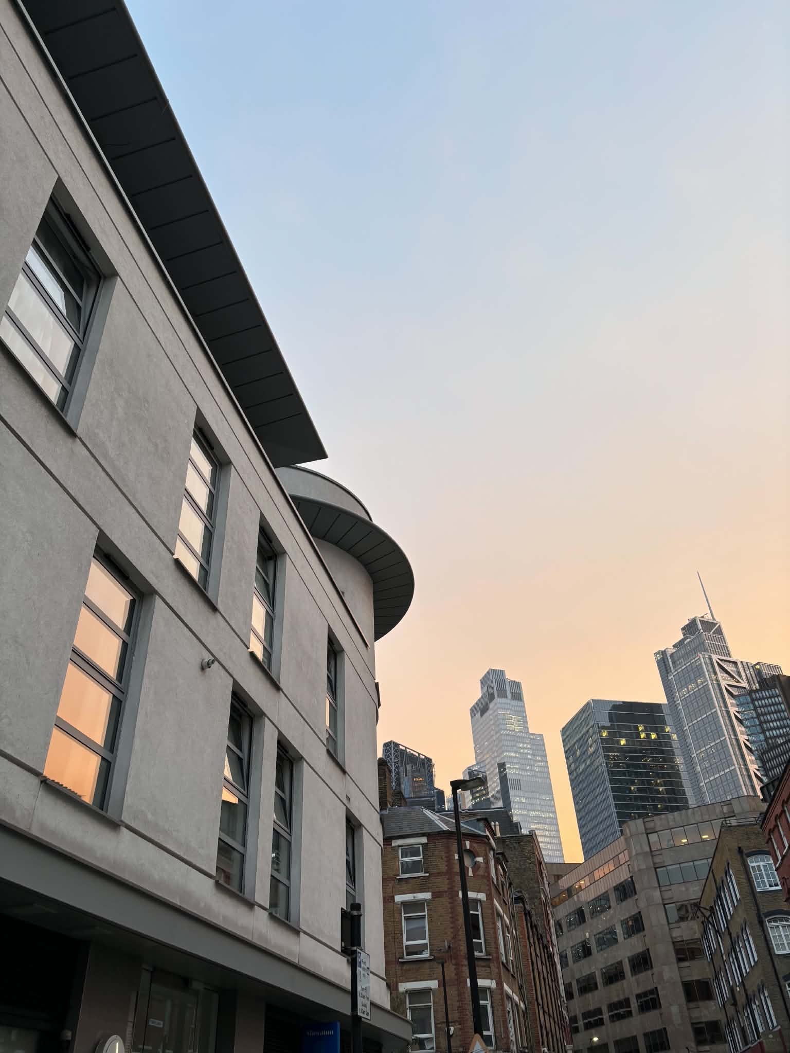 Central London apartment in convenient location with city views