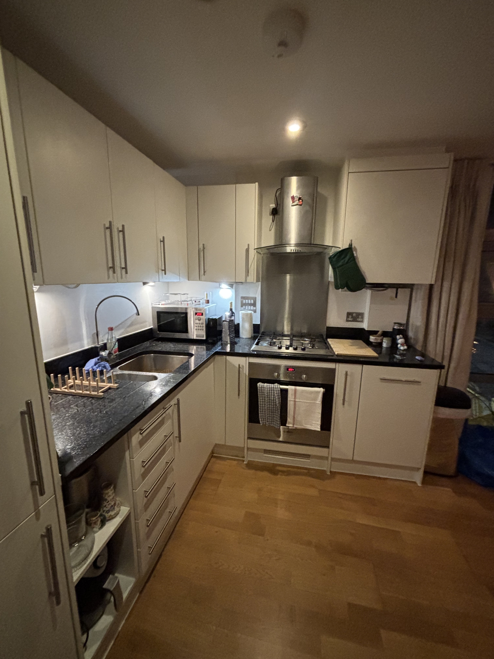 Central London apartment in convenient location with city views