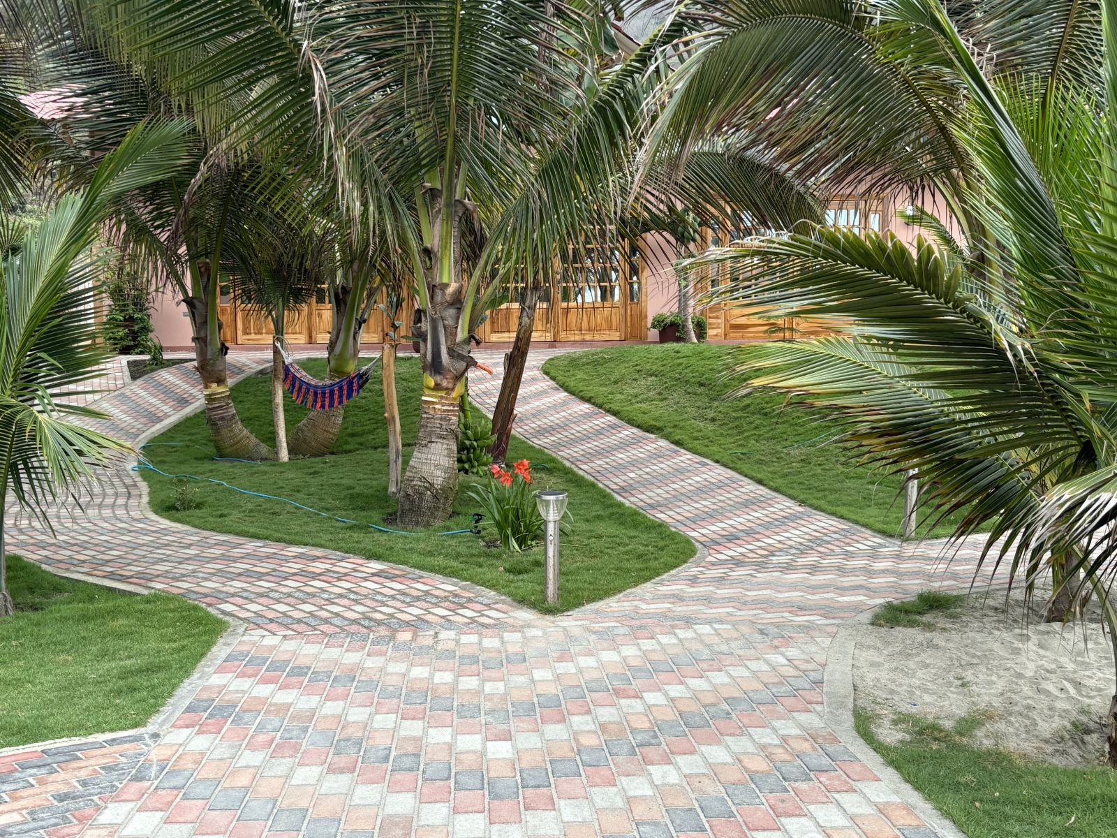 BEACH SIDE PARADISE