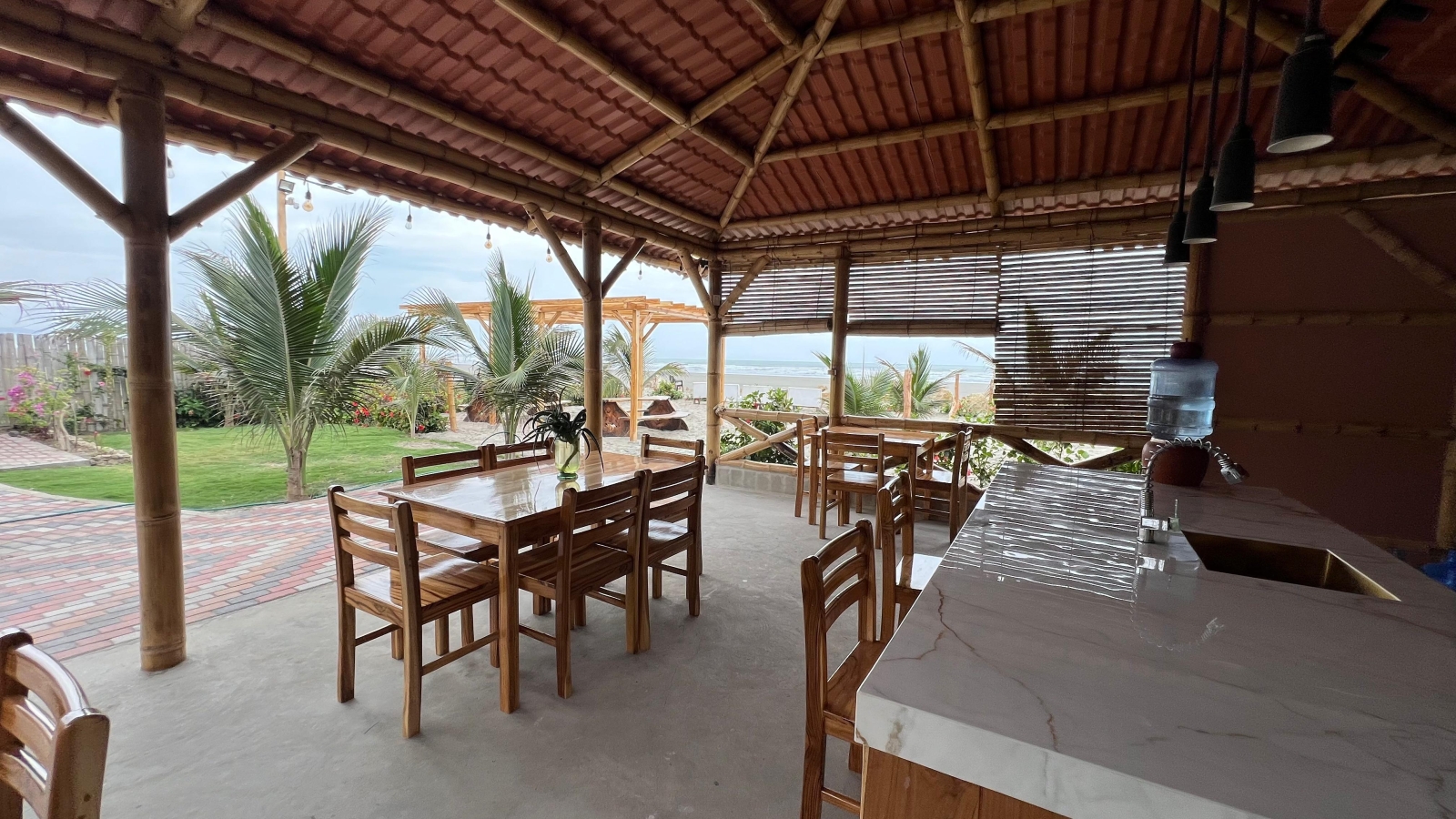 BEACH SIDE PARADISE