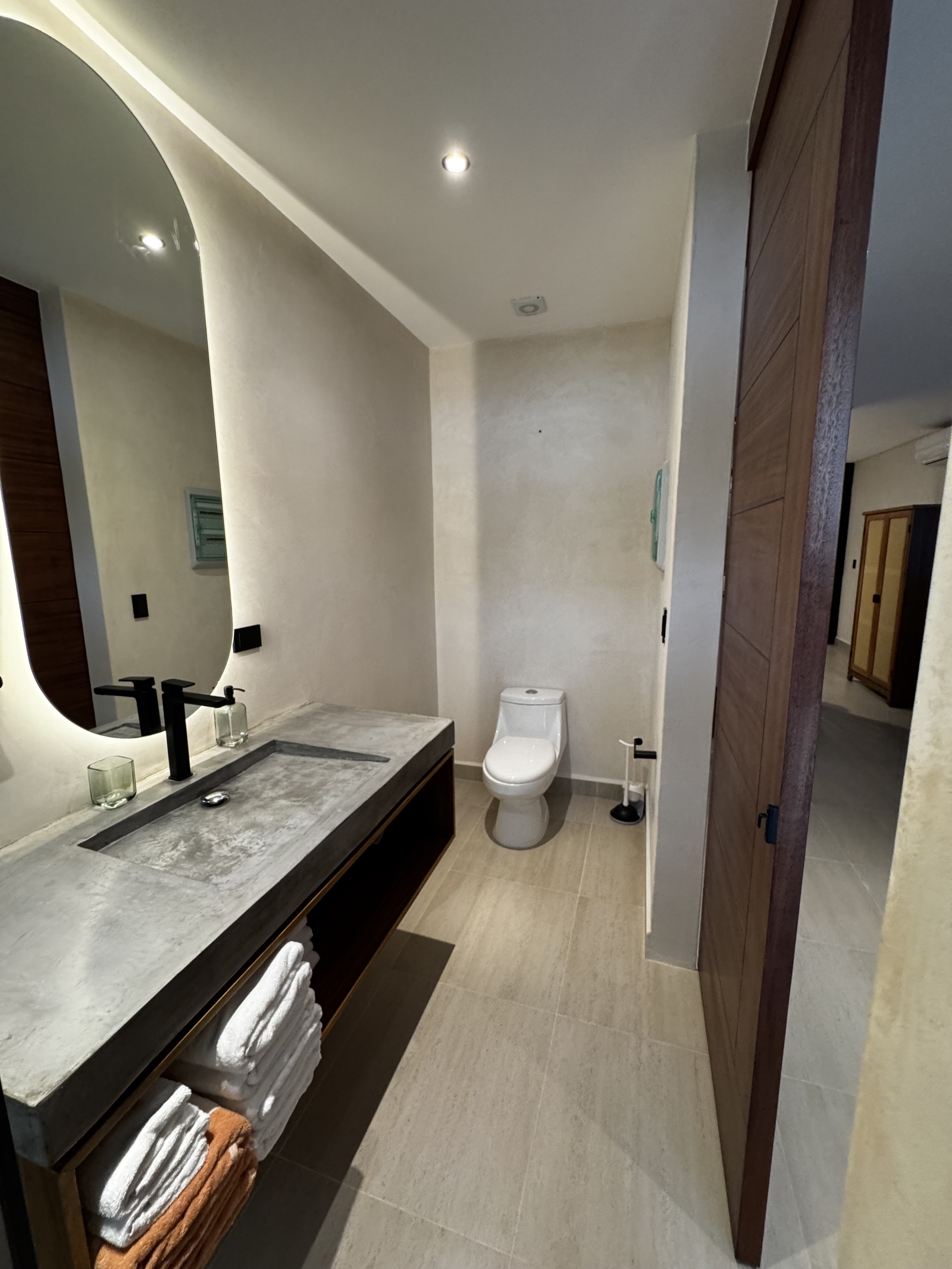 Welcome to my brand-new, fully furnished condo-hotel apartment in Tulum.