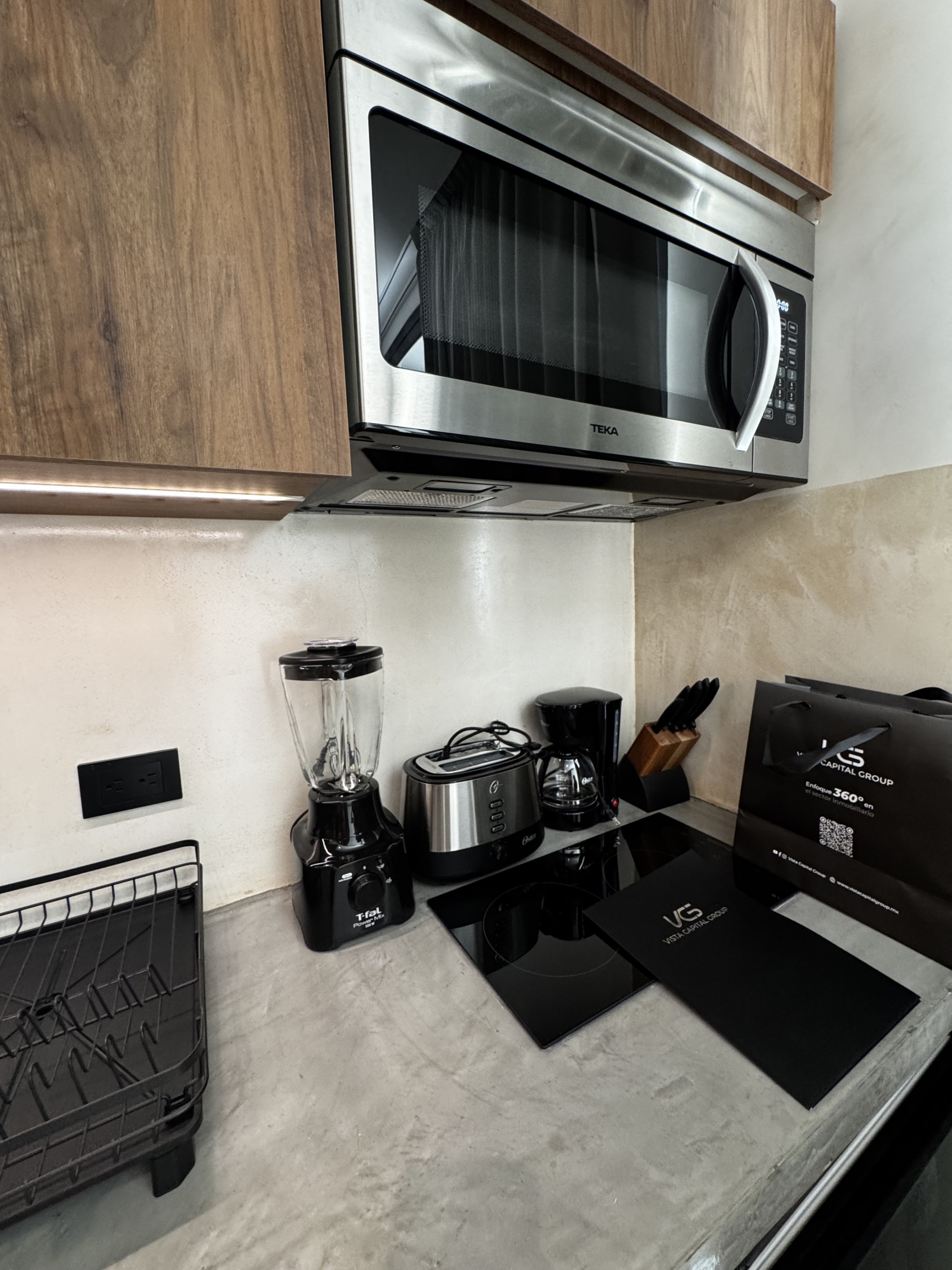 Welcome to my brand-new, fully furnished condo-hotel apartment in Tulum.