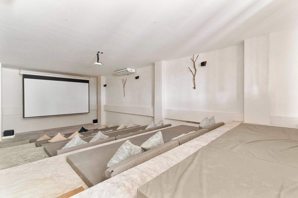 Welcome to my brand-new, fully furnished condo-hotel apartment in Tulum.