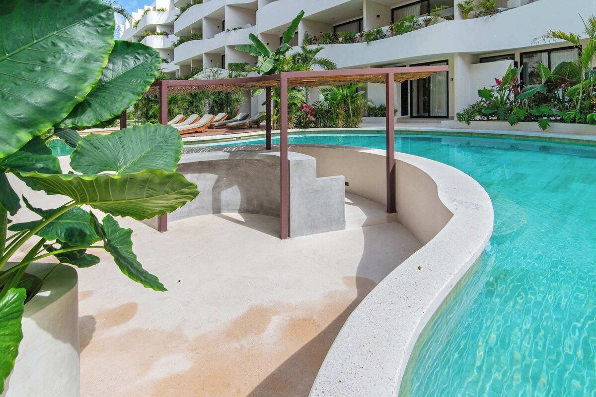 Welcome to my brand-new, fully furnished condo-hotel apartment in Tulum.