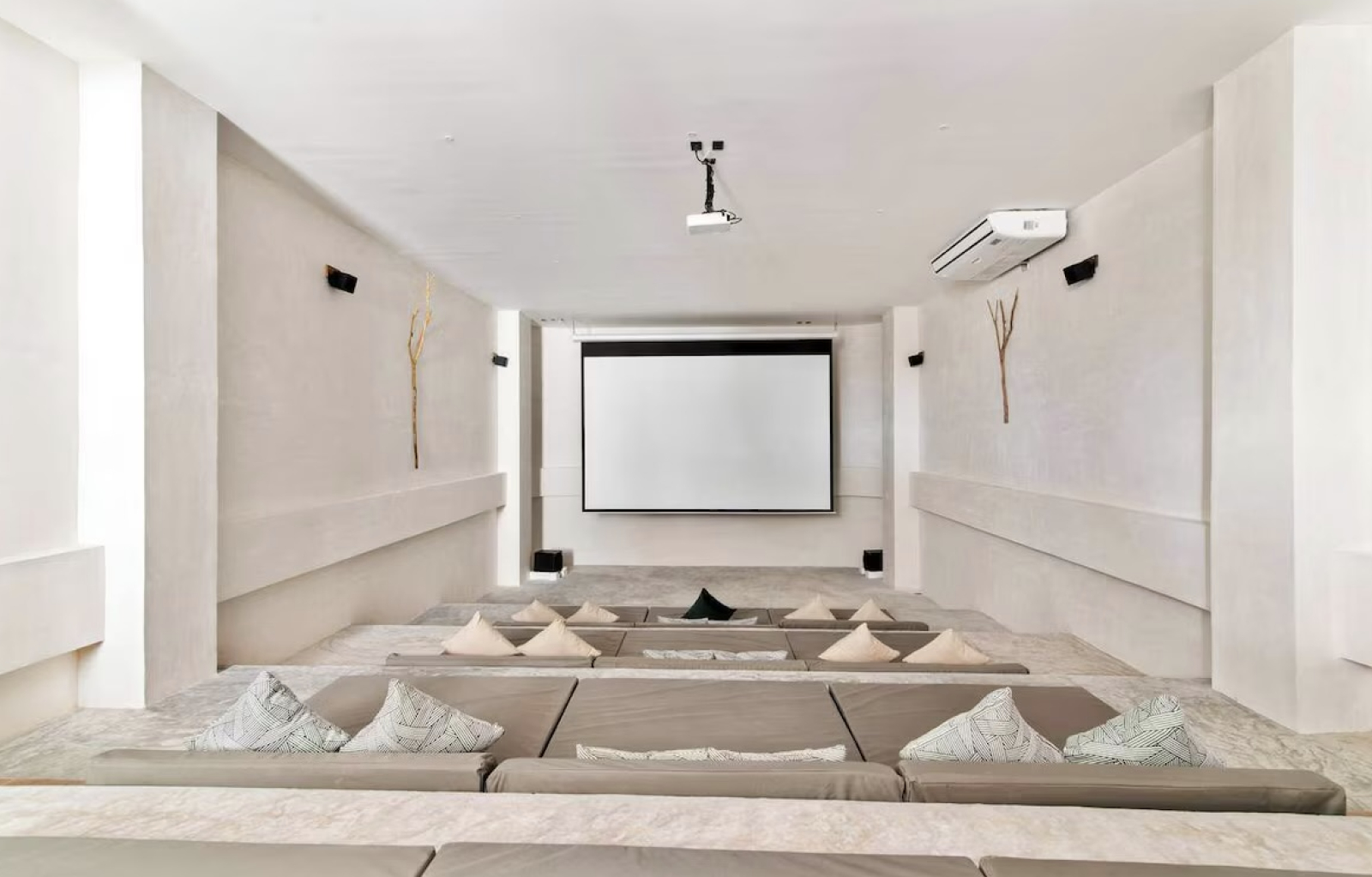 Welcome to my brand-new, fully furnished condo-hotel apartment in Tulum.
