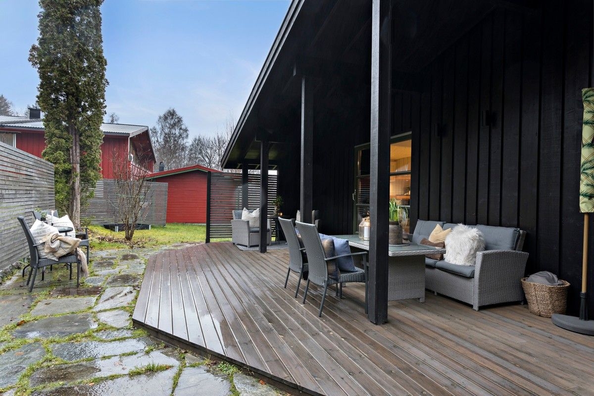 Maison familiale spacieuse avec un grand jardin, située à côté de la forêt et des sentiers de randonnée.