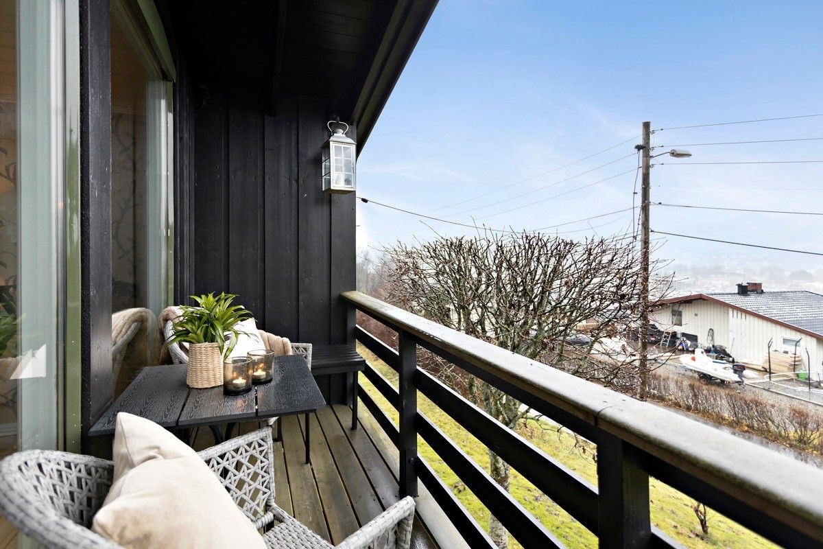 Maison familiale spacieuse avec un grand jardin, située à côté de la forêt et des sentiers de randonnée.