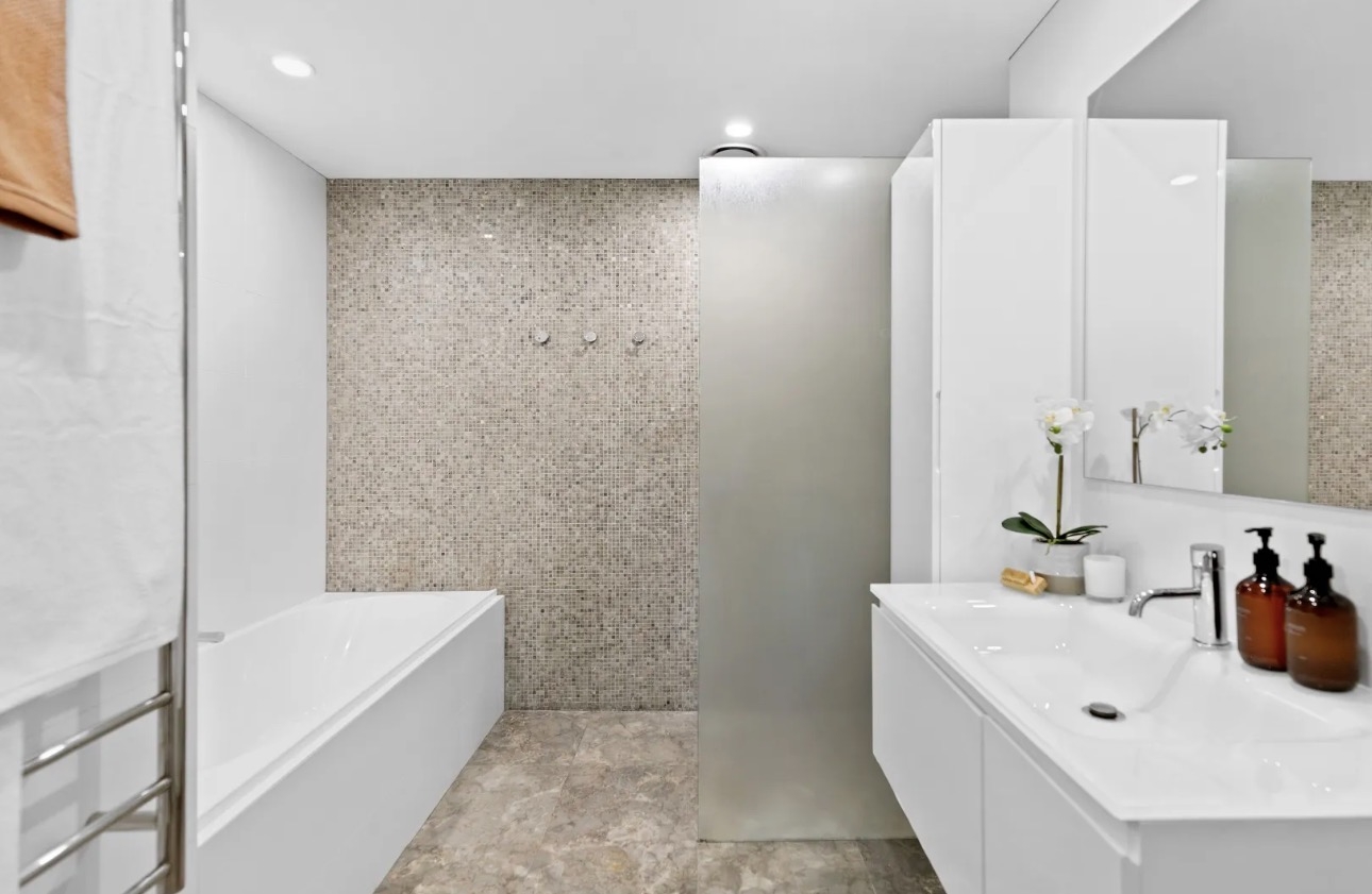 Northern Beaches Family Home - Bush, Beaches & Lagoon on Sydney's Doorstep