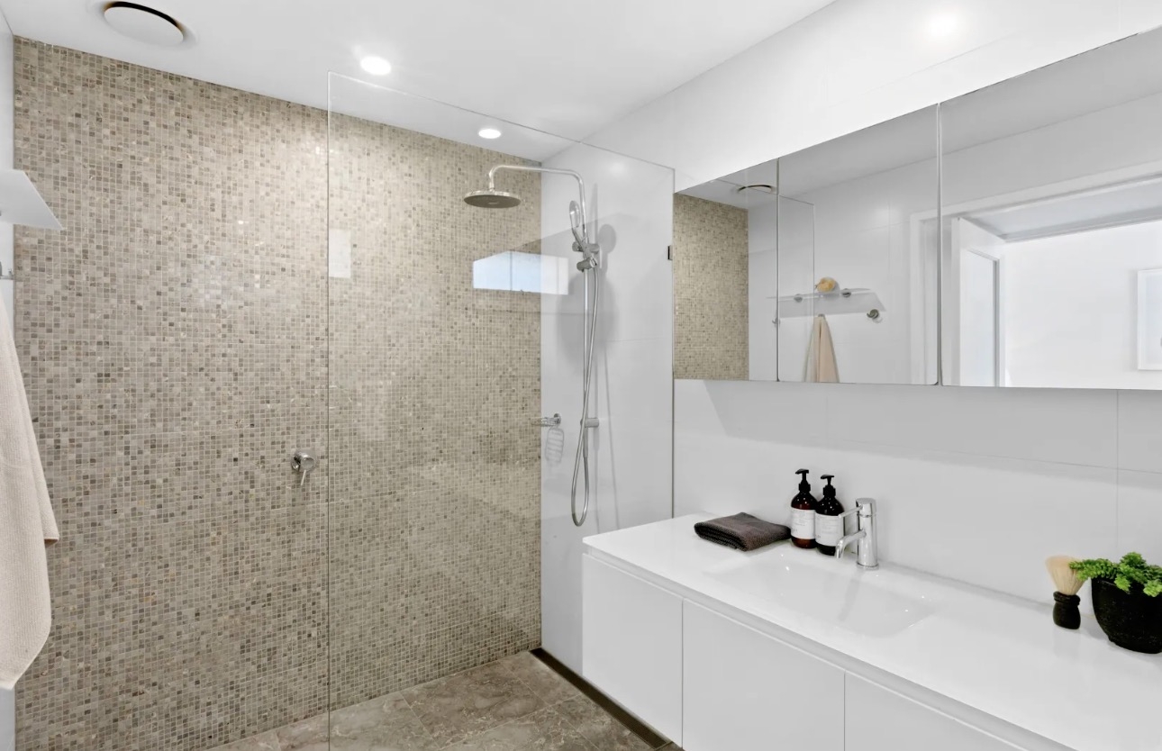 Northern Beaches Family Home - Bush, Beaches & Lagoon on Sydney's Doorstep