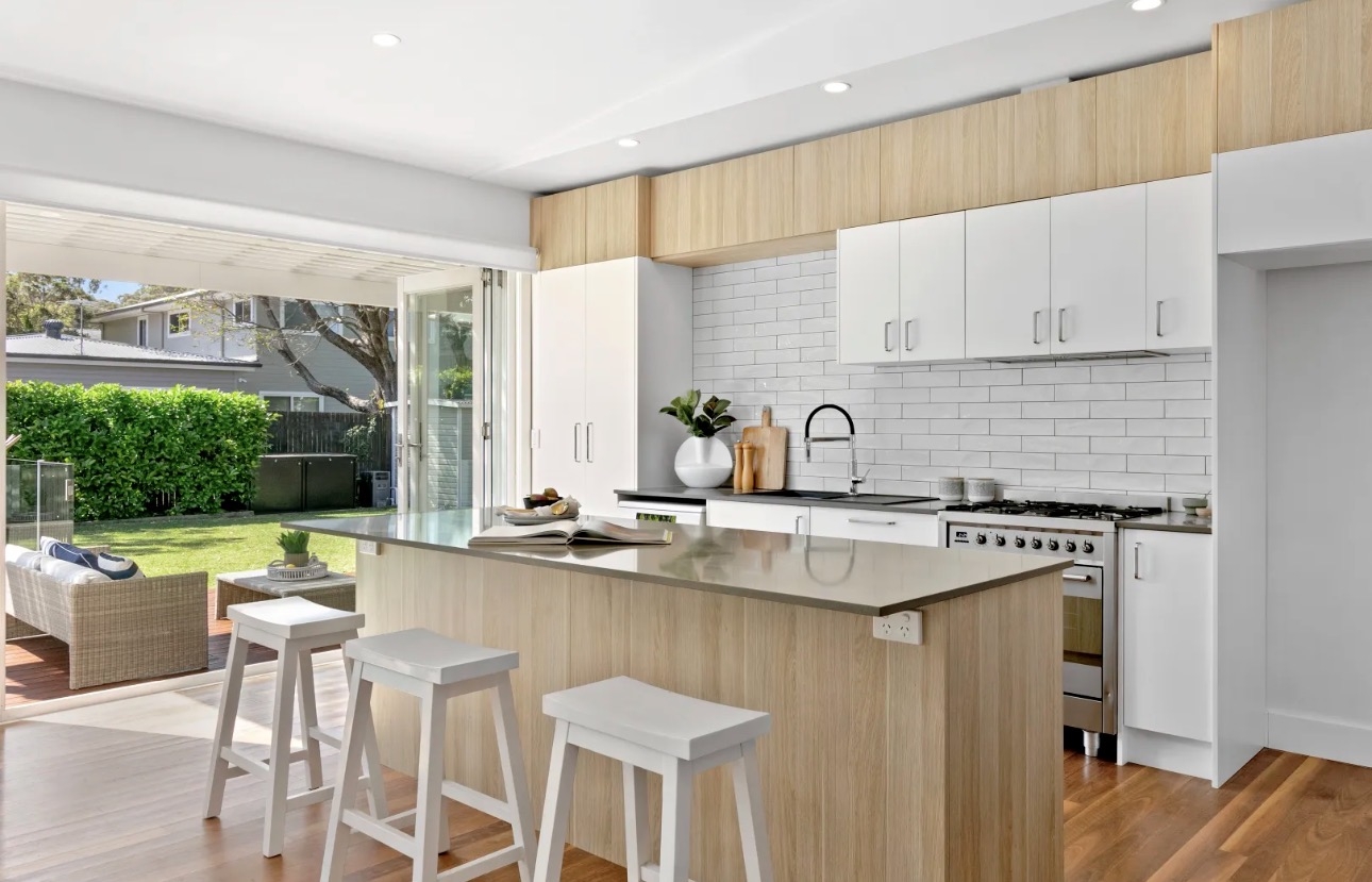 Northern Beaches Family Home - Bush, Beaches & Lagoon on Sydney's Doorstep