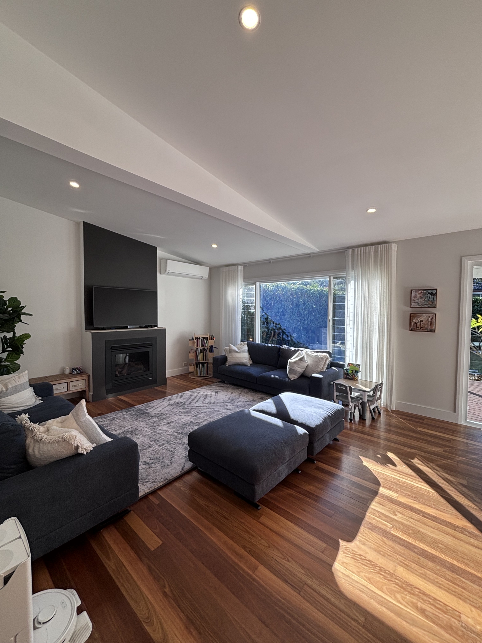 Northern Beaches Family Home - Bush, Beaches & Lagoon on Sydney's Doorstep