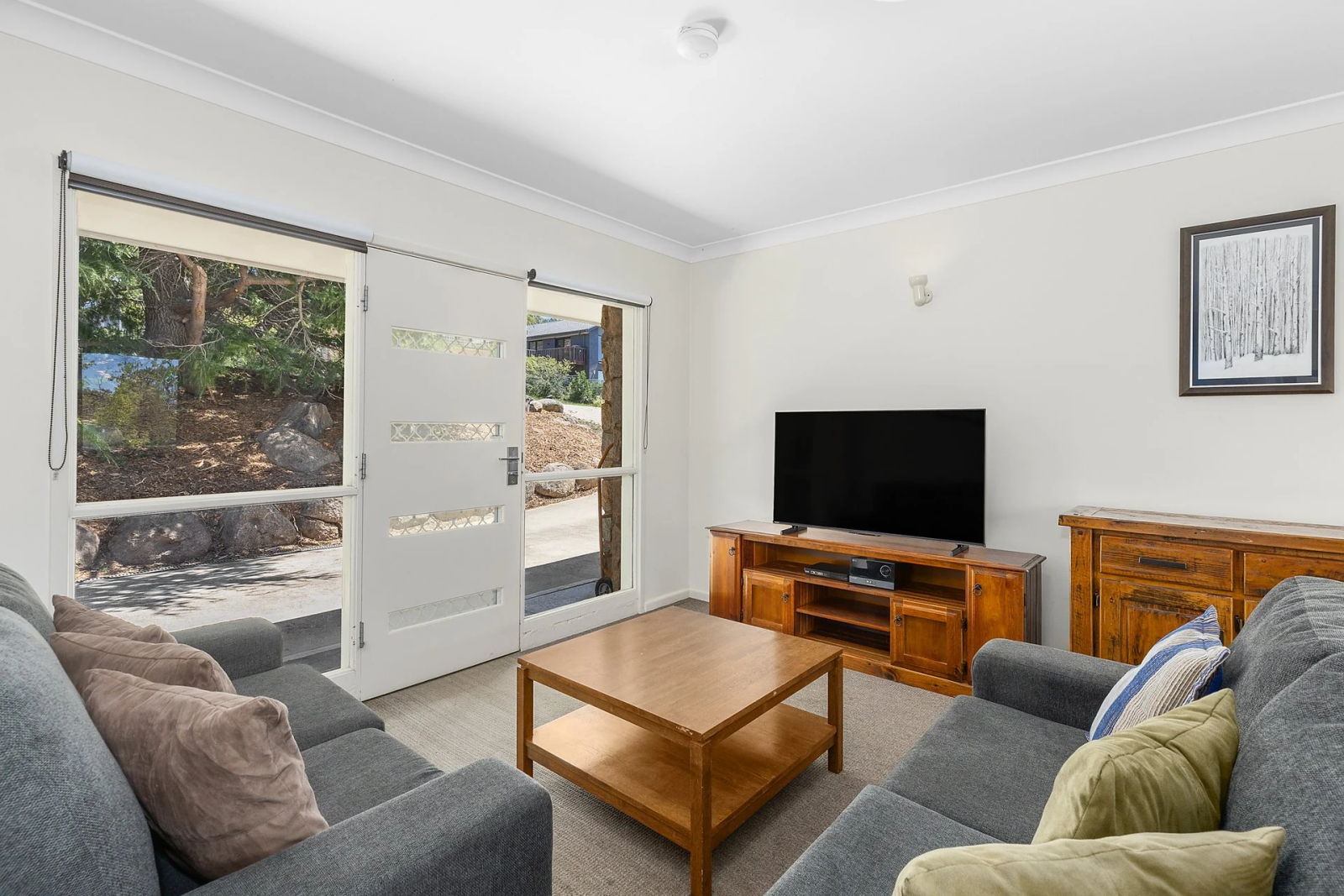 Central 2 bed home in Jindabyne- perfect for skiing, mountain biking and lake activities!