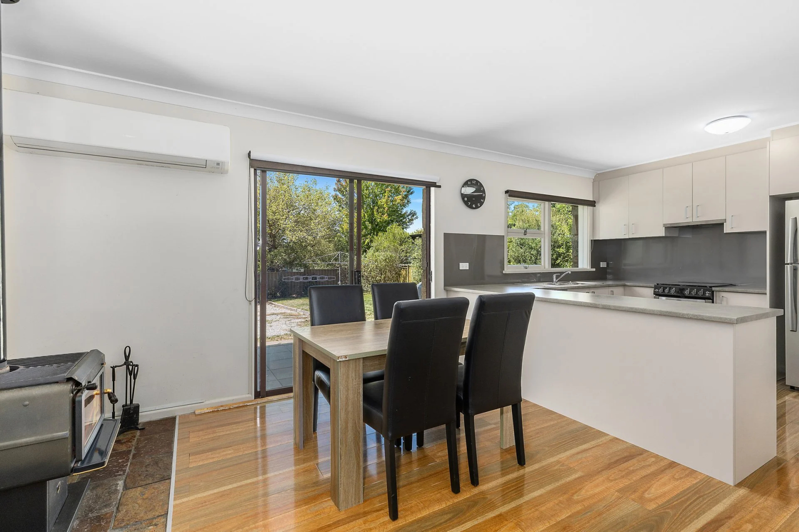 Central 2 bed home in Jindabyne- perfect for skiing, mountain biking and lake activities!