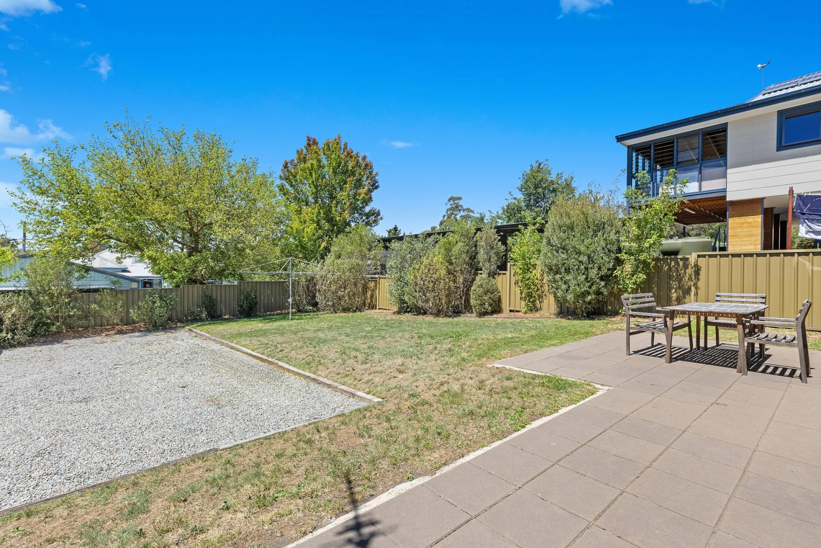 Central 2 bed home in Jindabyne- perfect for skiing, mountain biking and lake activities!