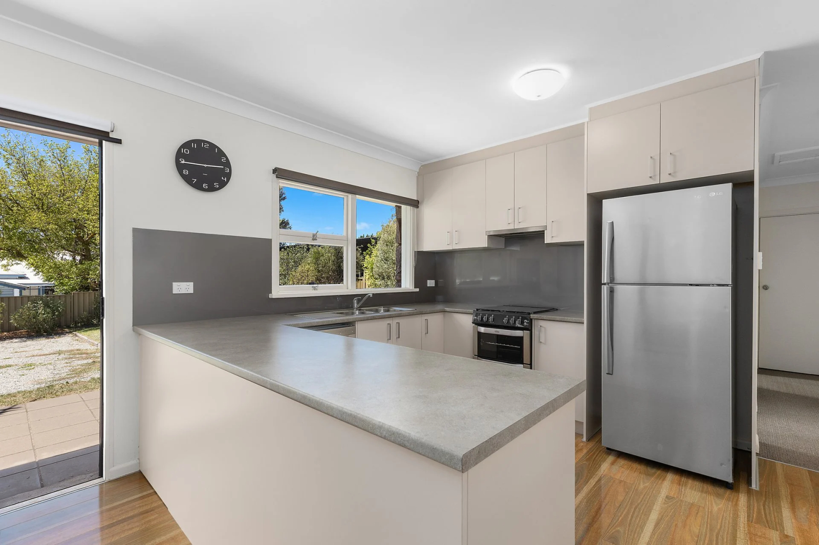 Central 2 bed home in Jindabyne- perfect for skiing, mountain biking and lake activities!
