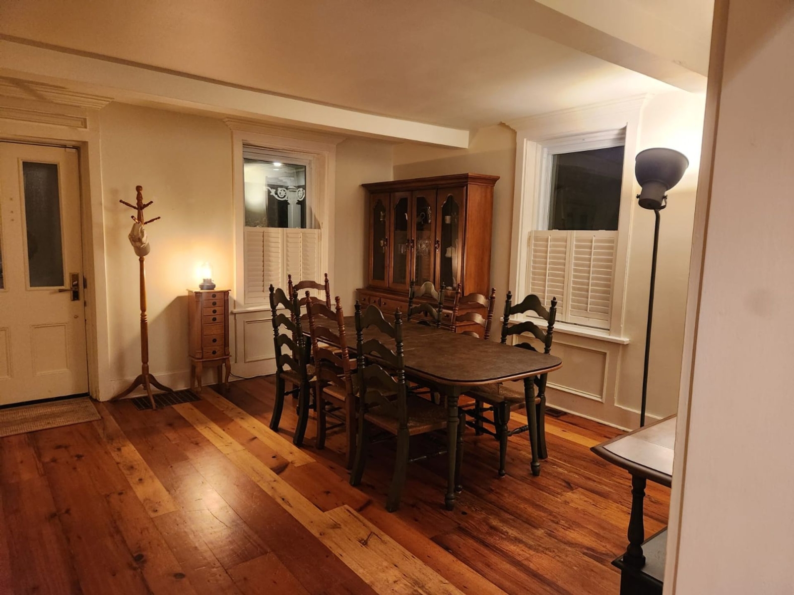 Charming Heritage Home op een paar stappen van het centrum van Oakville en Lake Ontario