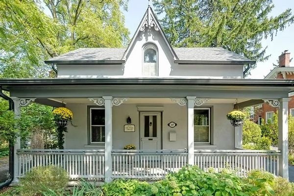 Charming Heritage Home op een paar stappen van het centrum van Oakville en Lake Ontario