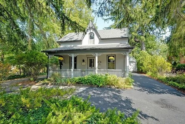 Charming Heritage Home op een paar stappen van het centrum van Oakville en Lake Ontario