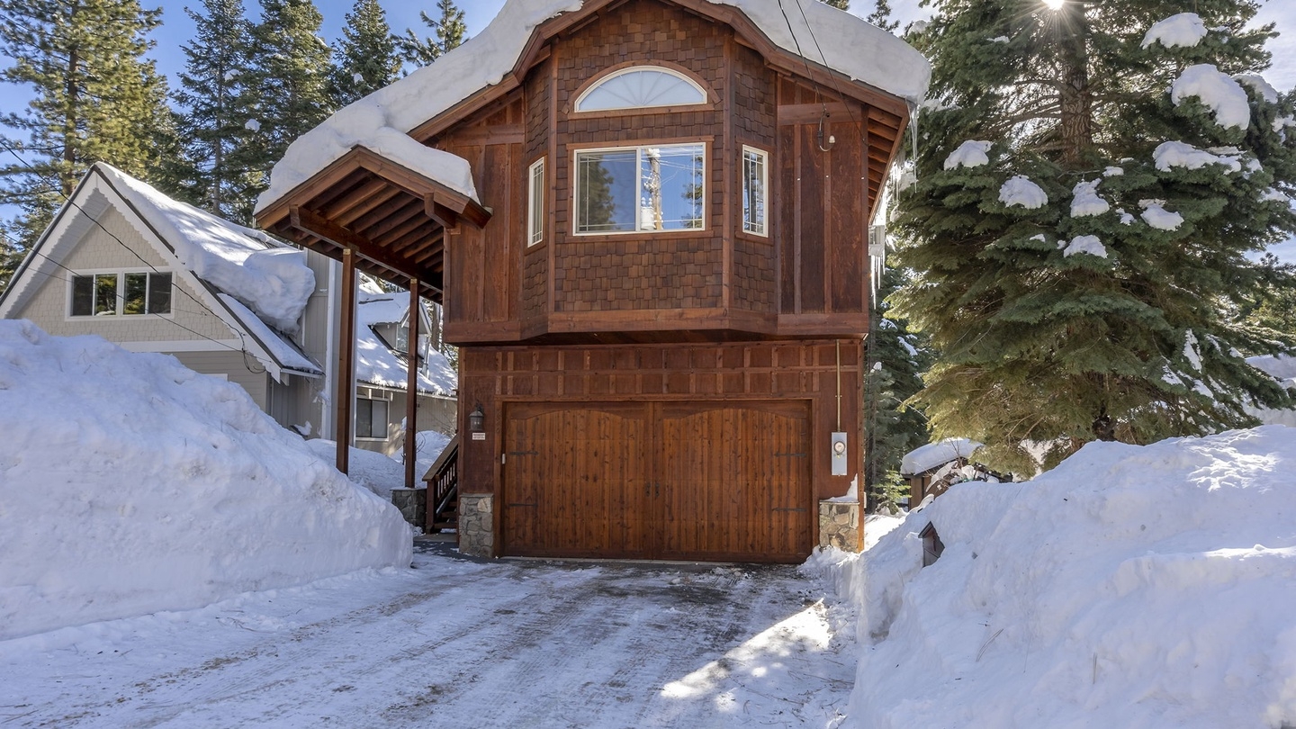 Woodsy Lake Tahoe Lodge