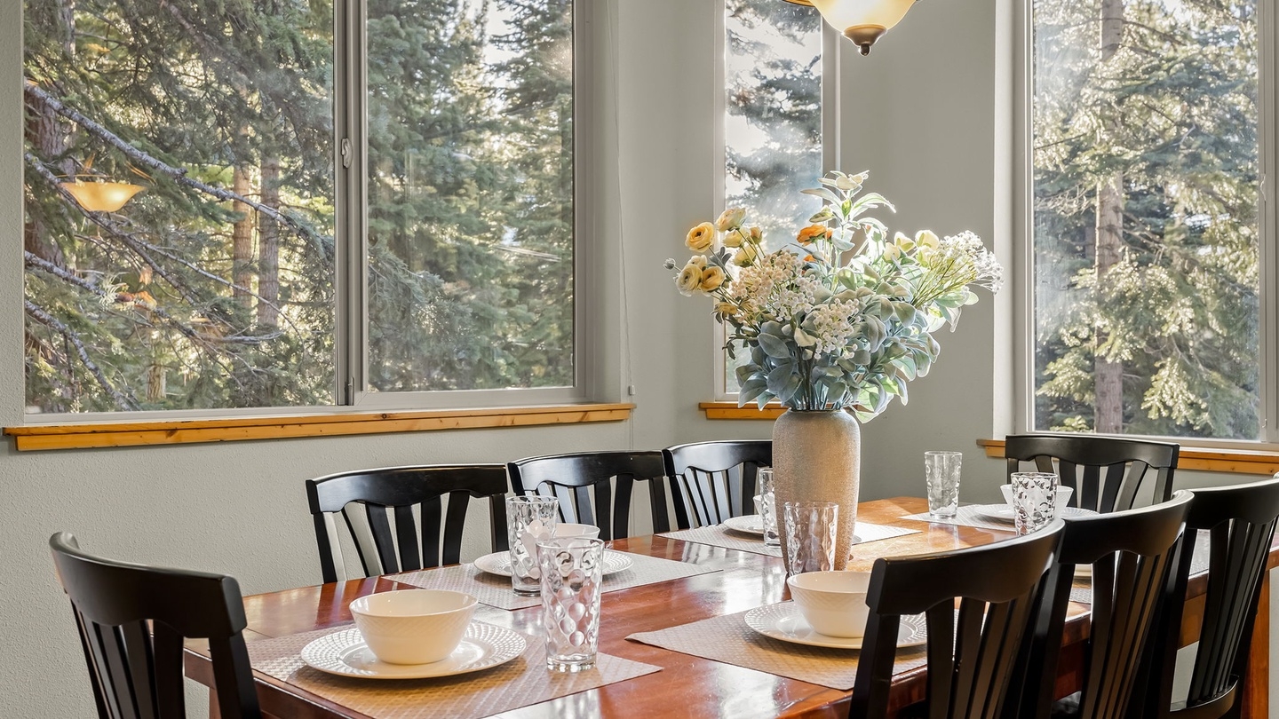 Woodsy Lake Tahoe Lodge