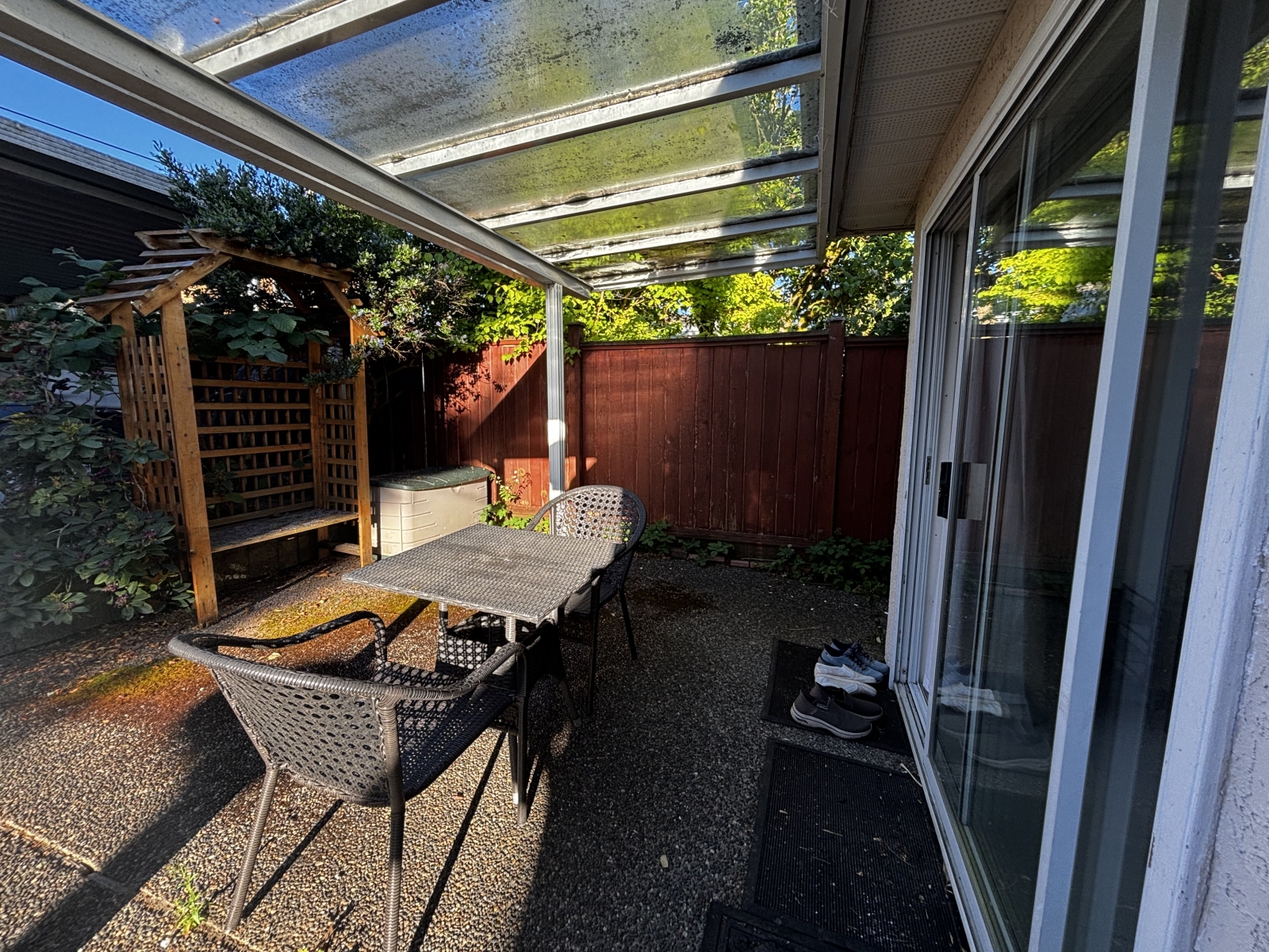 Arbutus Adjacent Suite