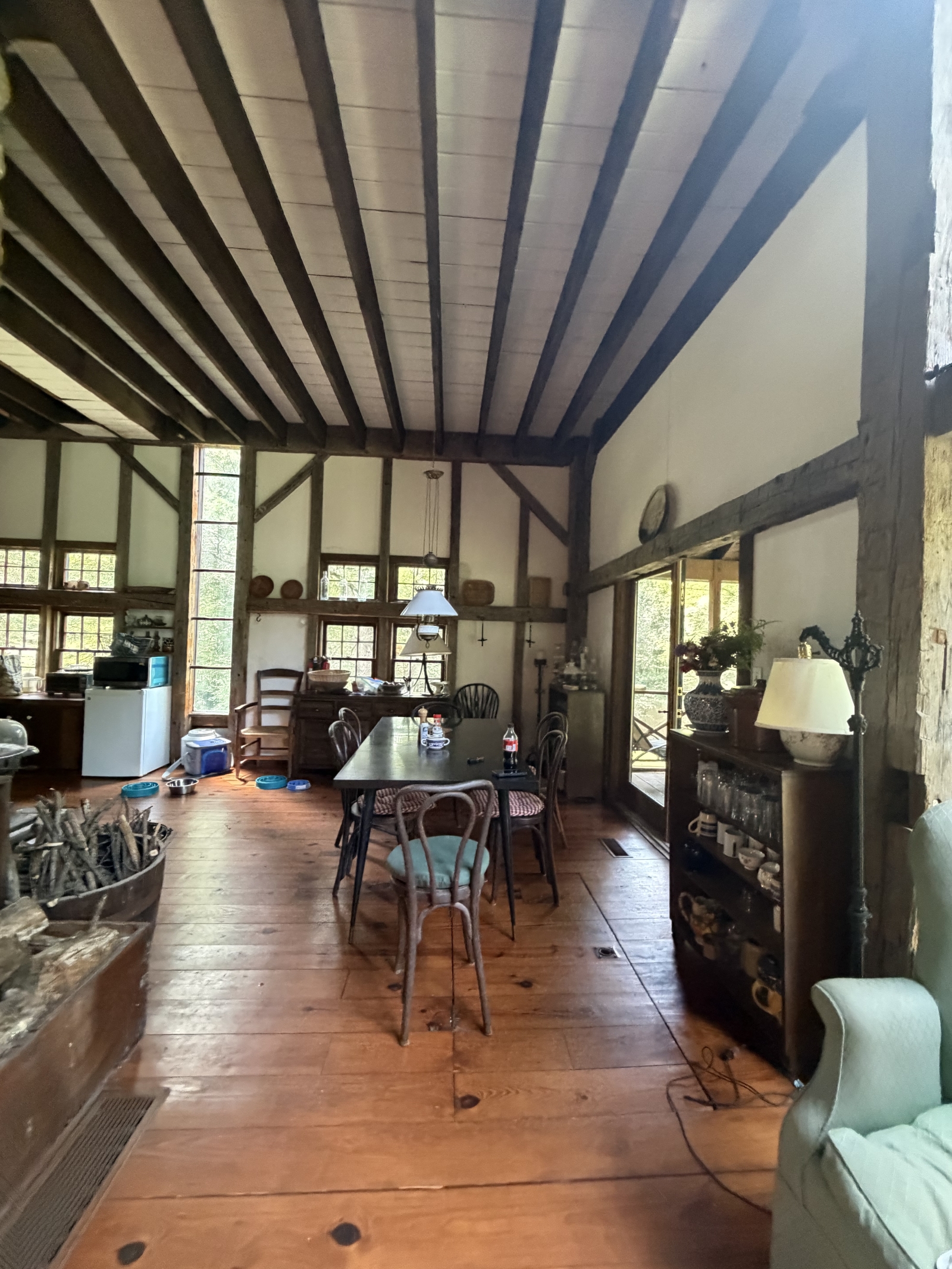 Grande casa rustica su quasi 60 acri di terreno vicino ad attività all'aperto e culturali. e