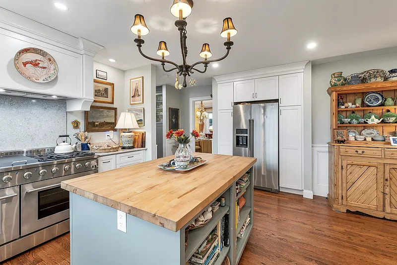 Spacious NH Seacoast Home on 9+ Quiet Acres, 1hr outside Boston