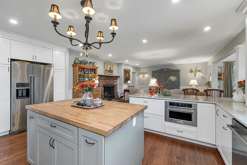 Spacious NH Seacoast Home on 9+ Quiet Acres, 1hr outside Boston