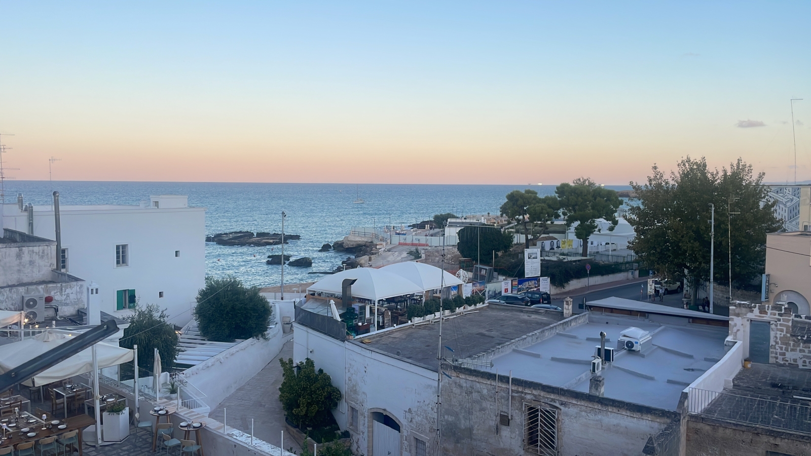 e Sunset.