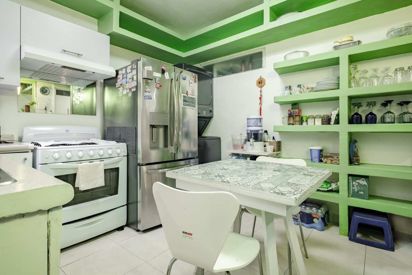 shared kitchen with washer/dryer fully & totally equipped