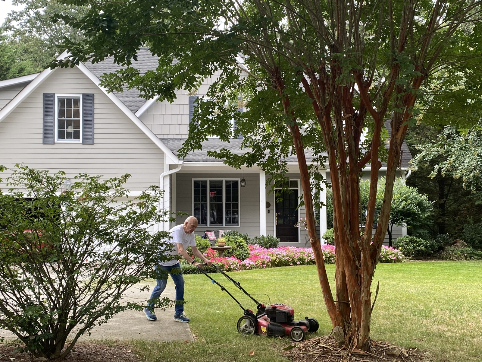 Classic U.S. home near trails and nature in a wonderful community, 10 min to Chattanooga