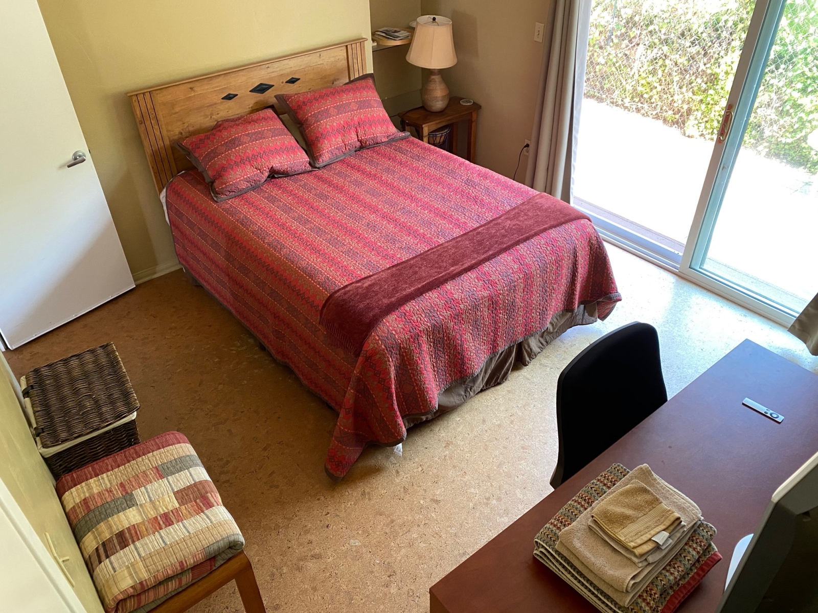 Ein 3-Schlafzimmer-Haus im Resort-Stil mit Pool und Blick aufs Meer.