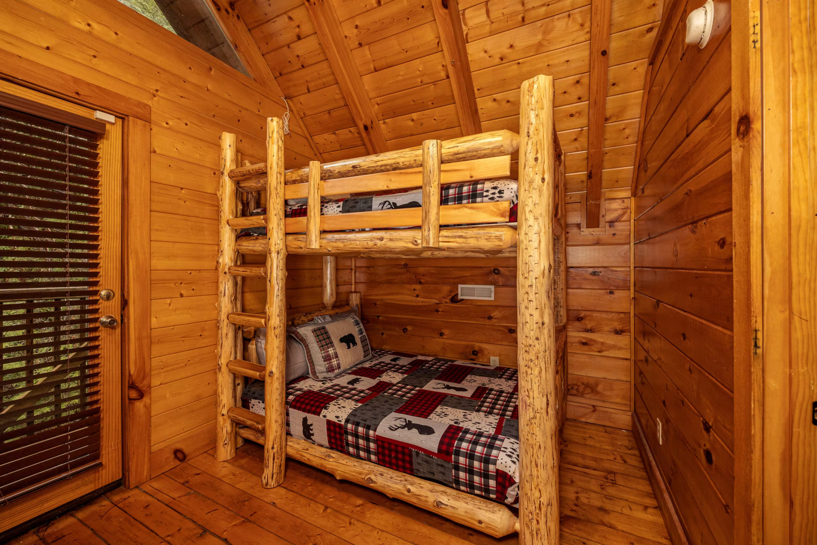 Cabaña privada Creek | Jacuzzi | Sala de Juegos | Cerca de Dollywood ⭐