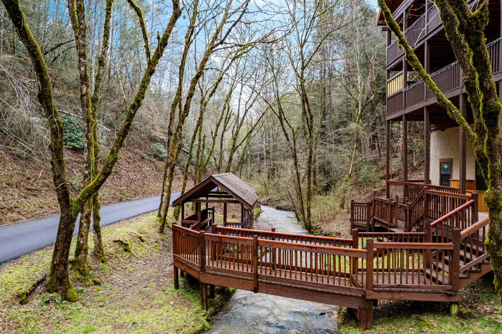 Cabaña privada Creek | Jacuzzi | Sala de Juegos | Cerca de Dollywood ⭐