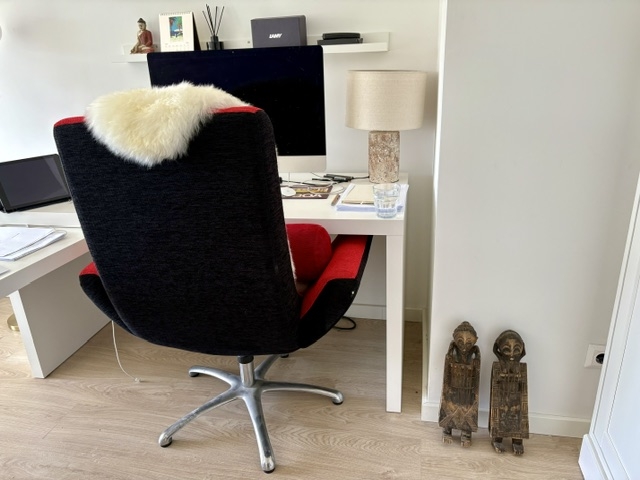 Modern, convenient apartment, in a quiet residential suburg, close to the airport and Metro