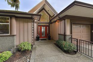 Hilltop home with panoramic views of the Juan de Fuca Strait