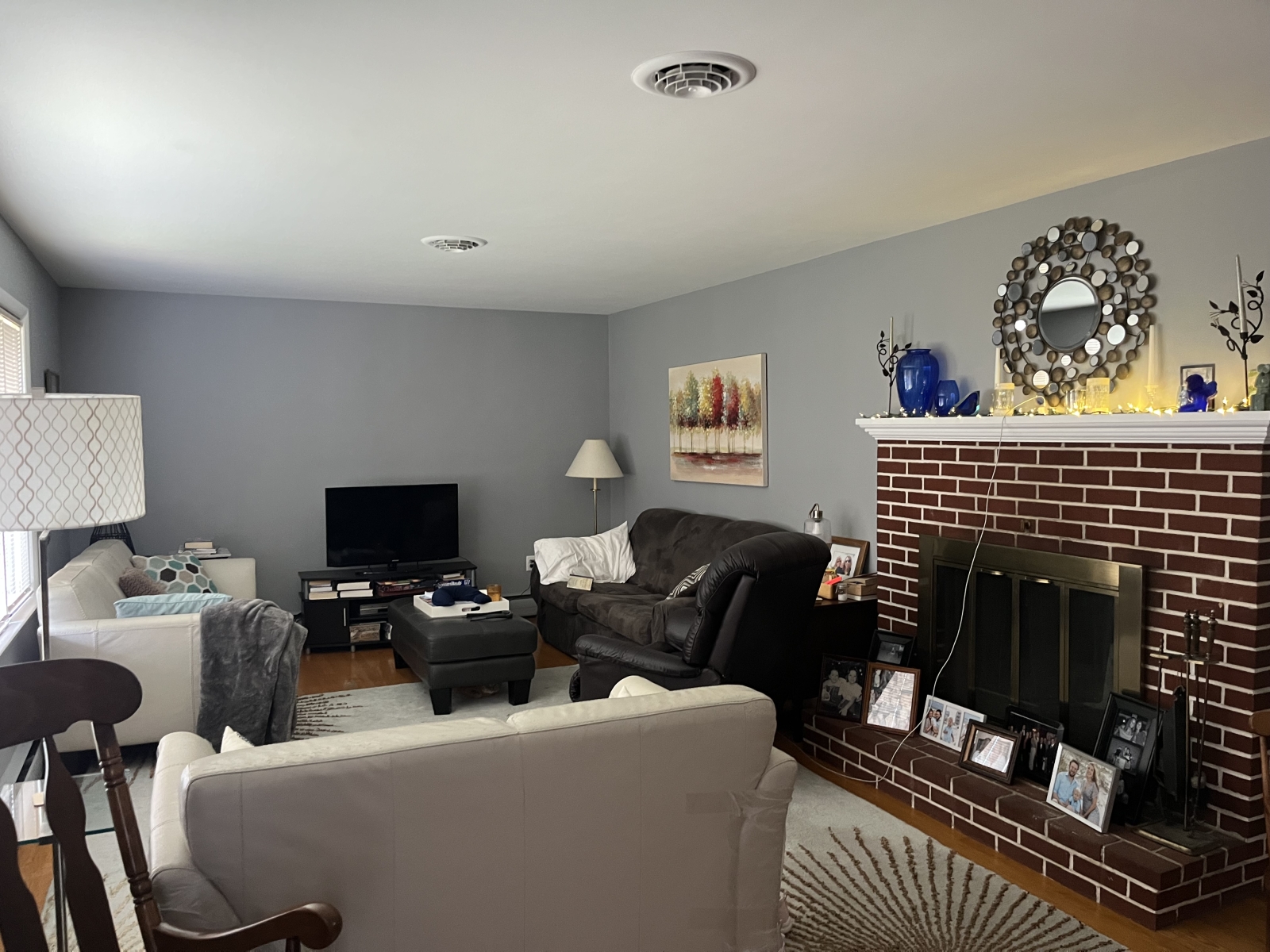 Lovely rancher w large backyard & gorgeous views of the countryside.