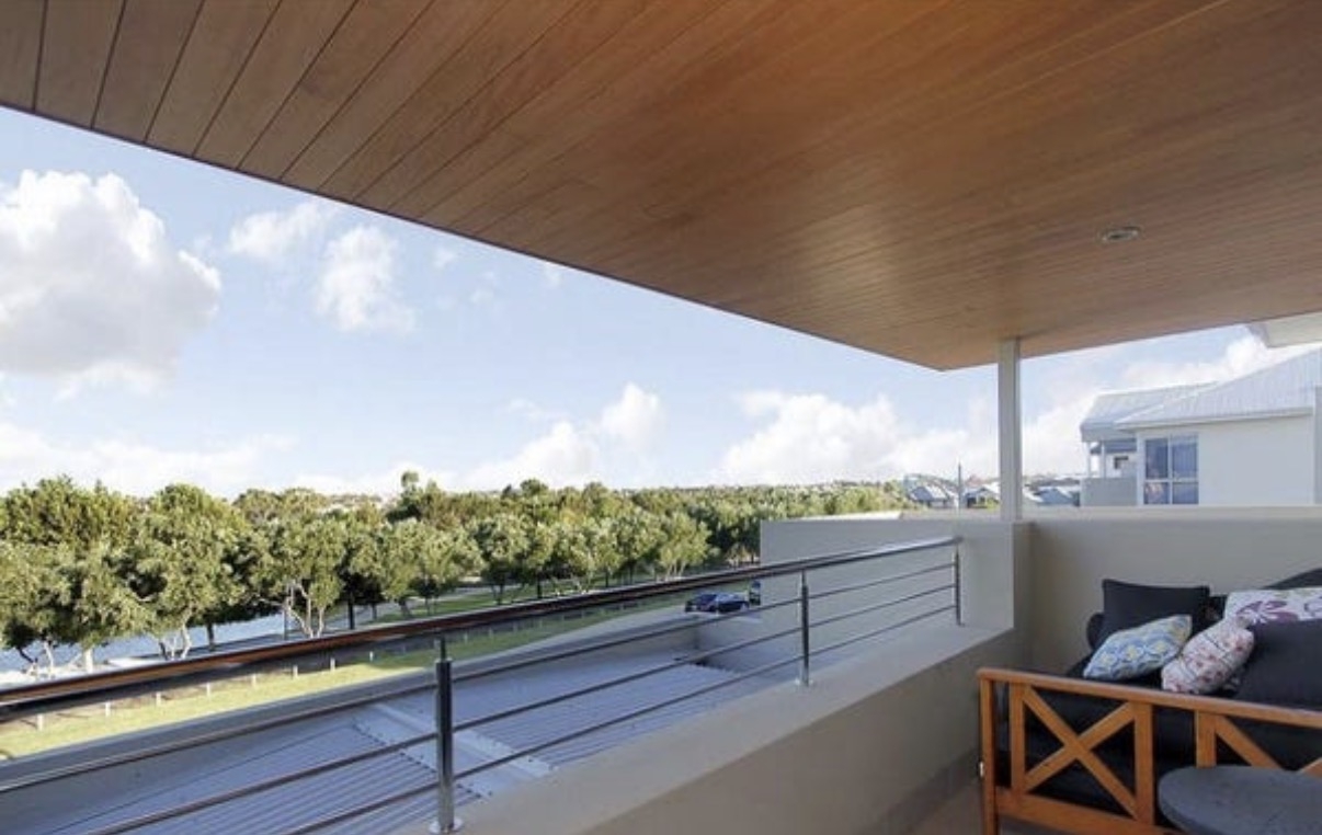 Casa elevada de luxo em frente a parques e a uma curta distância a pé do Oceano Índico
