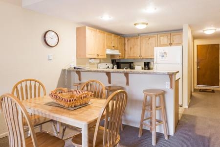 Apartamento na montanha da semana de Natal de Vail 51: 1 quarto, 2 quartos para dormir, 6 dormitórios. Caminhe até a Gôndola Um e a Vila!