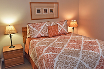 Vista diferente do quarto com cama queen
