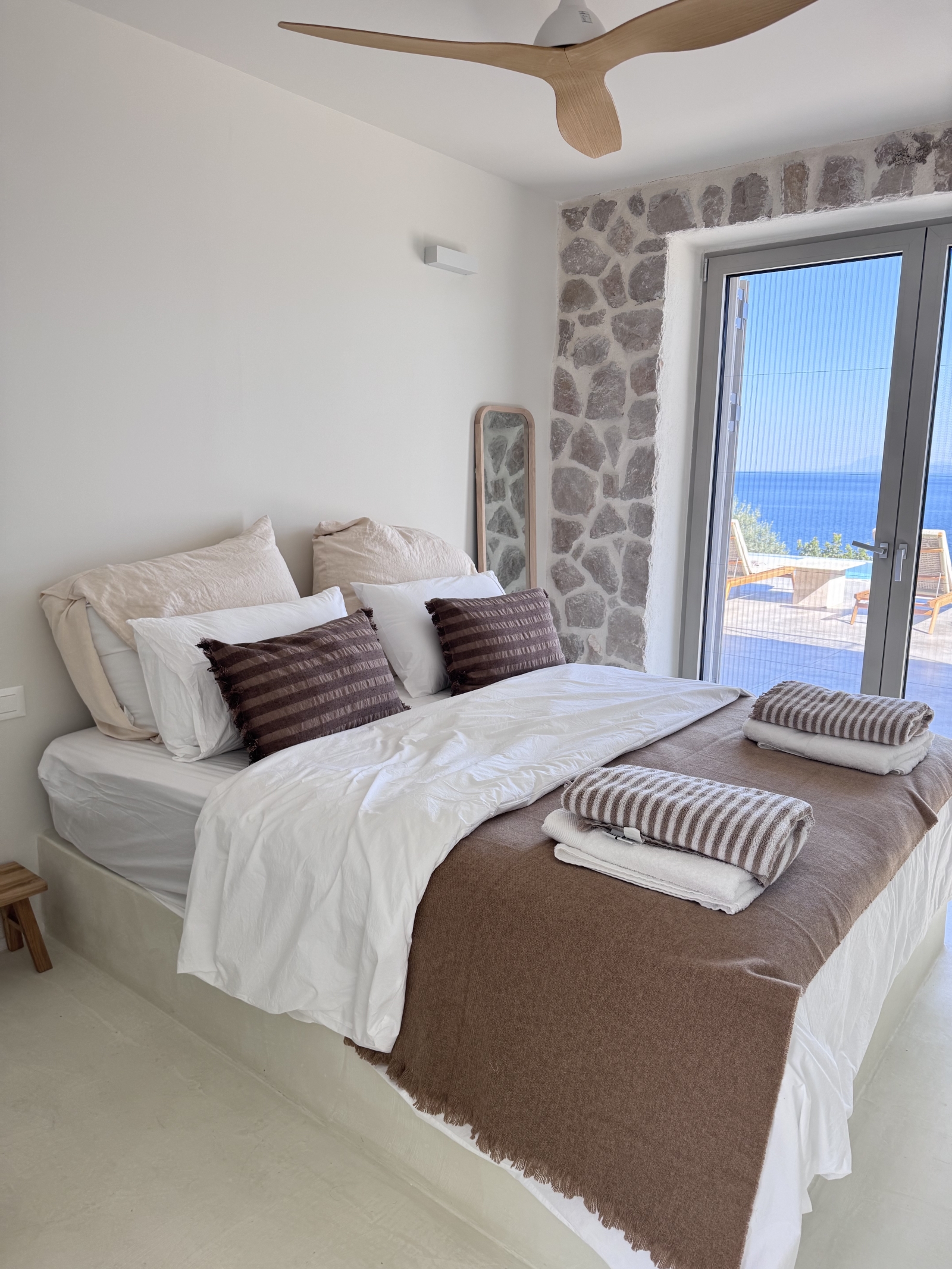 Waterfront Greek Villa with pool and private beach