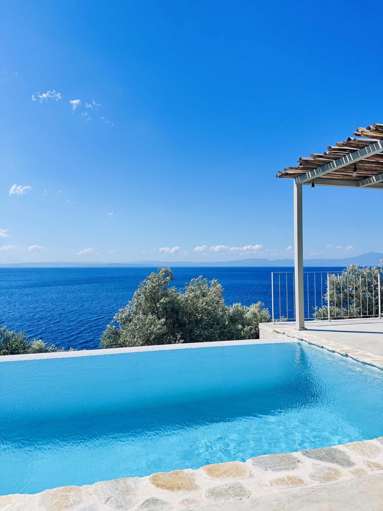 Waterfront Greek Villa with pool and private beach