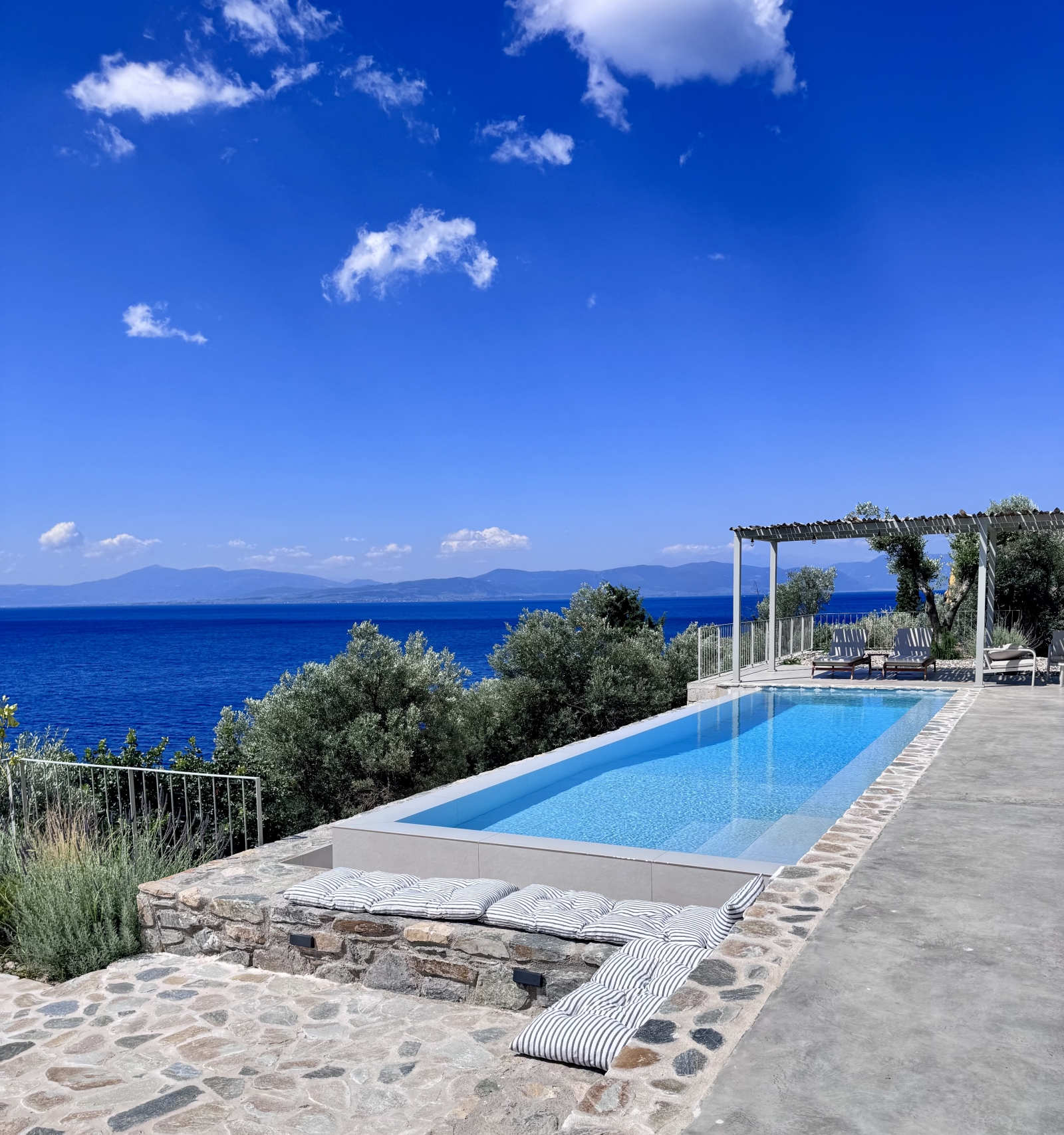 Waterfront Greek Villa with pool and private beach