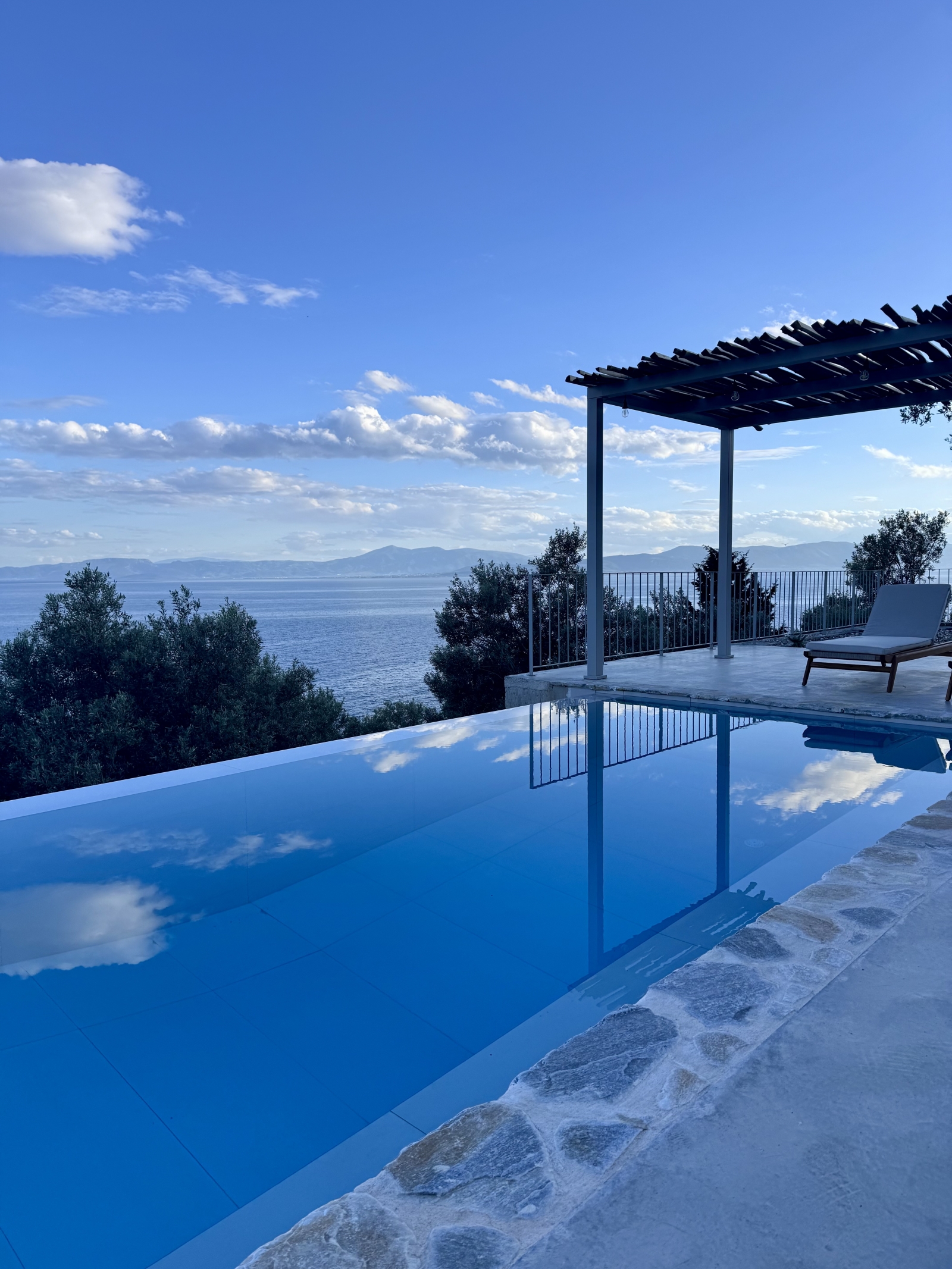 Waterfront Greek Villa with pool and private beach