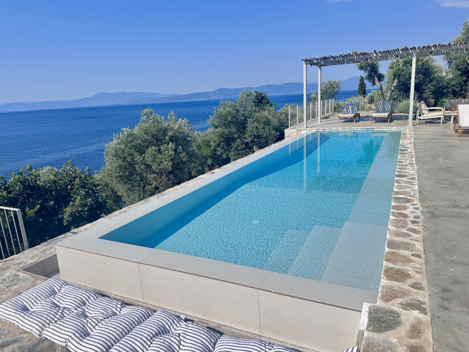 Waterfront Greek Villa with pool and private beach