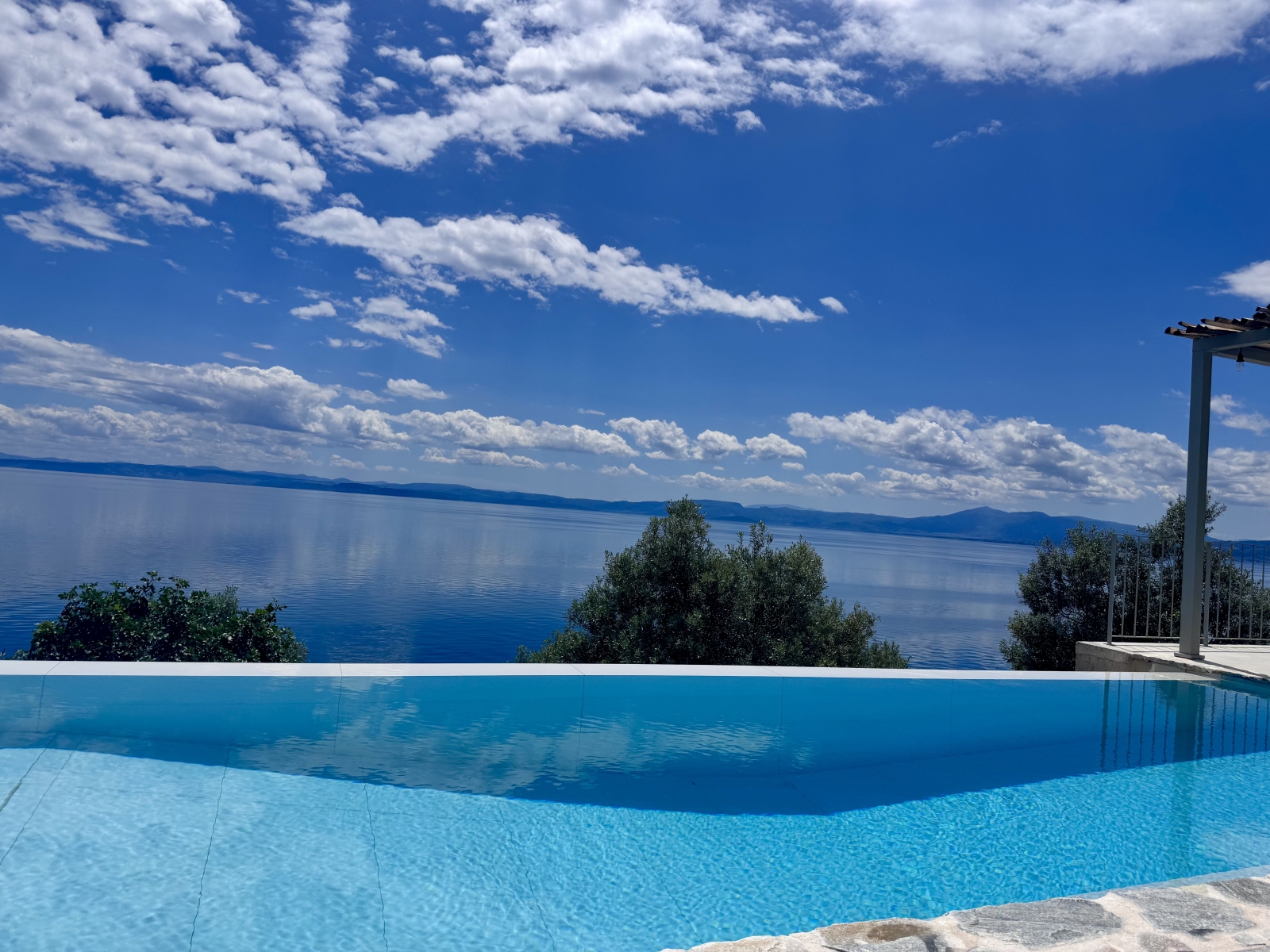 Waterfront Greek Villa with pool and private beach